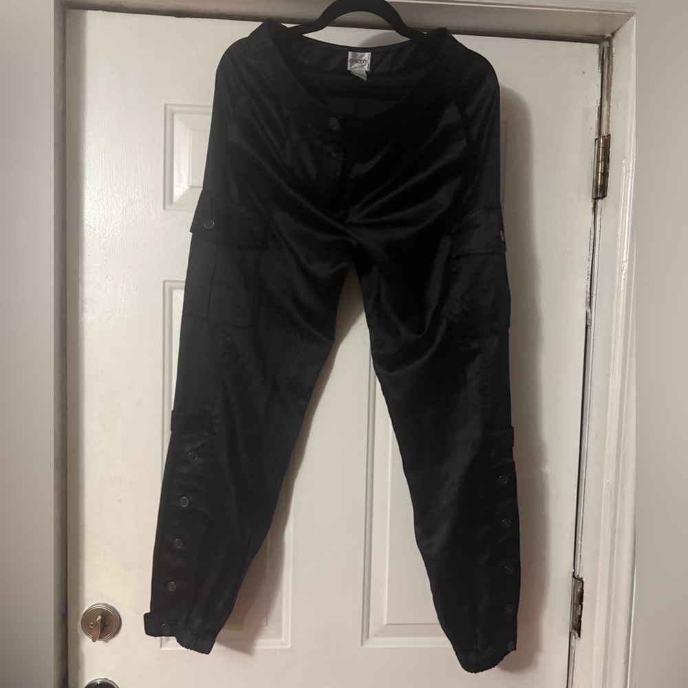 ✨ Chico’s Black Silk-Blend Cargo Jogger Pants Size 0.5 ✨ - Picture 11 of 16